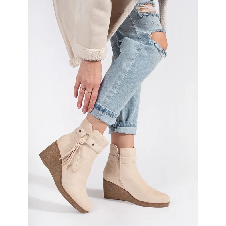 Vaaleanbeiget mokkanahkaiset naisten kiilahapsuiset saappaat 2