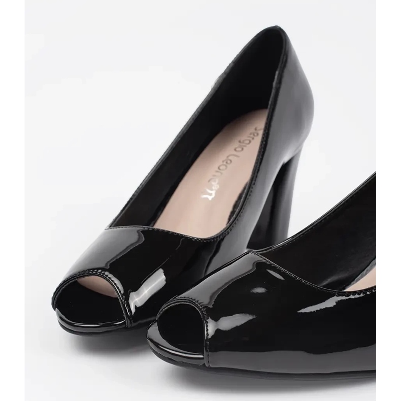 Maalattu mustia pumppuja Sergio Leone Postissa musta 1