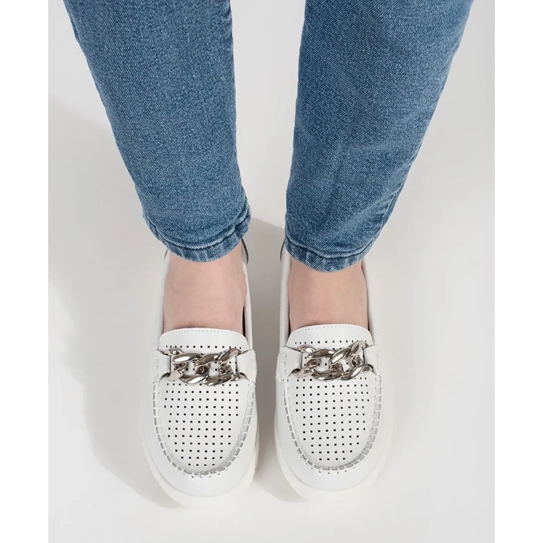 Goodin Nahkavalkoiset leipät ketjulla lavalla valkoinen 1