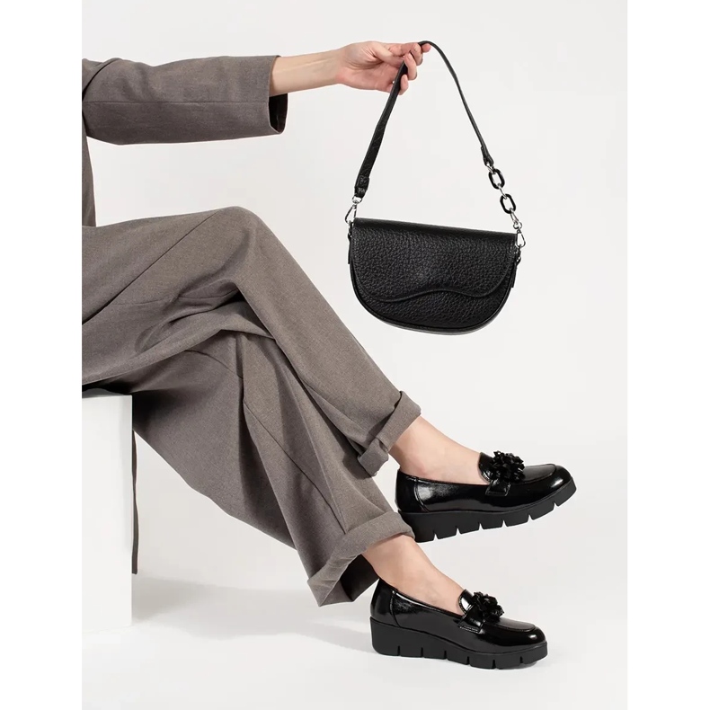 Goodin Mustat kiila mokkasiinit koristeella 1