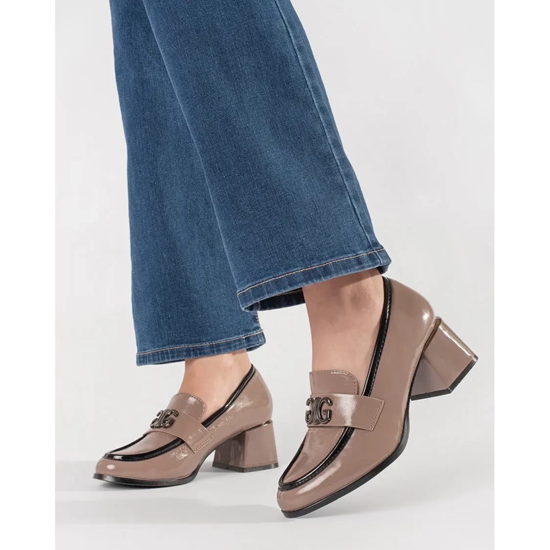 Taupe korkokengät koristeella beige 1