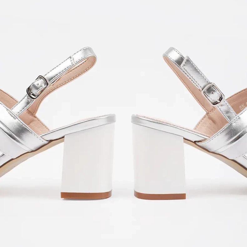 Metalliset sandaalit Srebrne Sergio Leone Postissa hopea 1