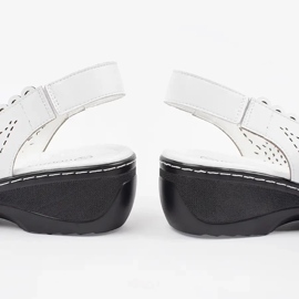 Goodin Valkoiset kiilan sandaalit avoimella kantapäällä valkoinen 2