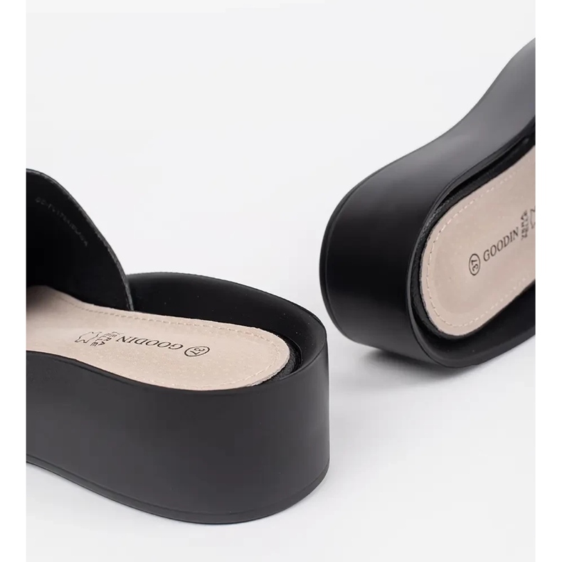 Goodin Mustat naisten varvastossut ketjulla 1