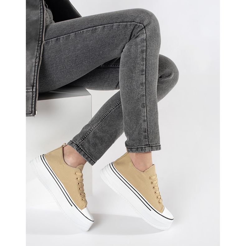 Naisten beigenväriset tennarit, joissa paksu pohja 2