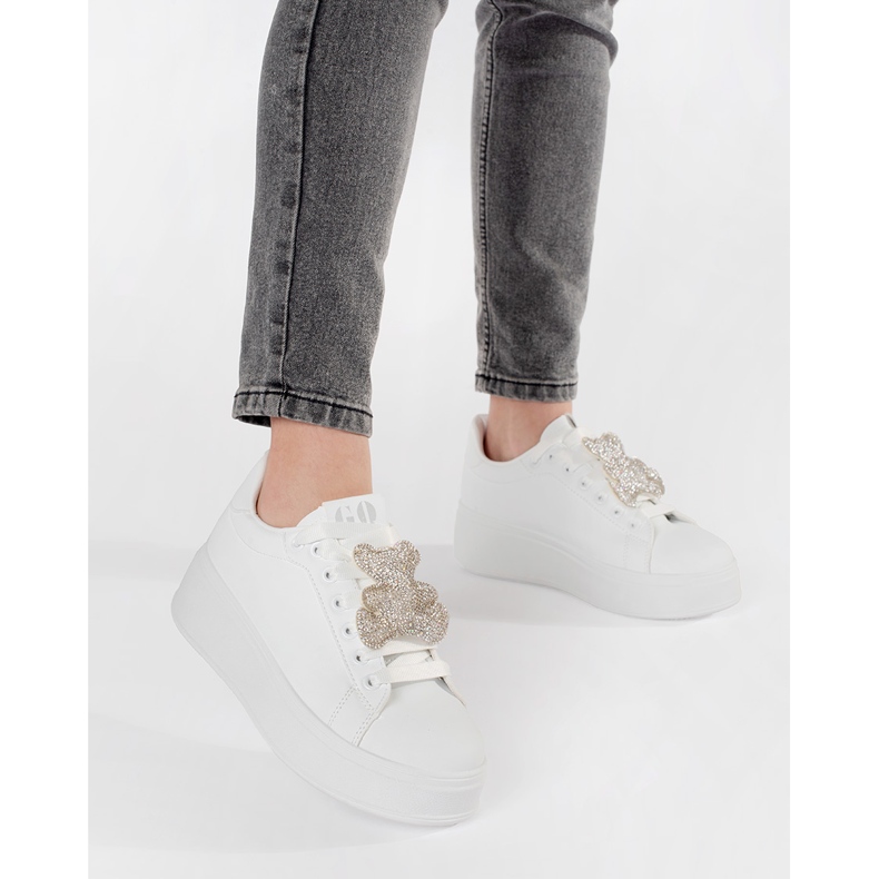 Valkoiset lenkkarit nallekarhu -alustalla valkoinen 2