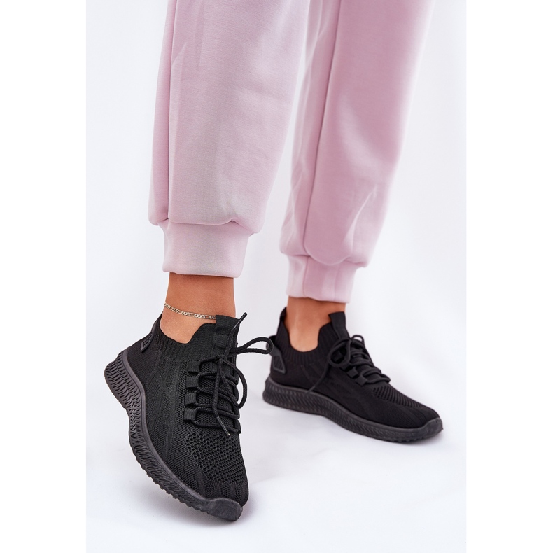 Naisten mustat urheilukengät 2