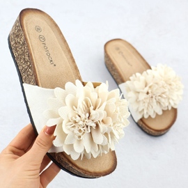 Naisten flip -Flops kiiloilla Beige Flowers from Potocki GN17300 1