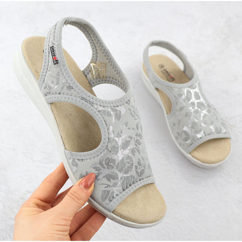 Naisten sandaalit ihottumassa, joustavat kukilla harmaa unisoft 7196 1