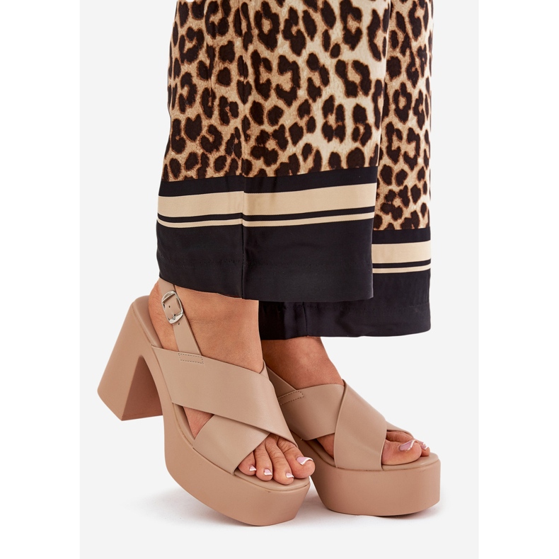 Naisten sandaalit postilla ja alustalla ekologisen nahkakhakin kanssa beige 1