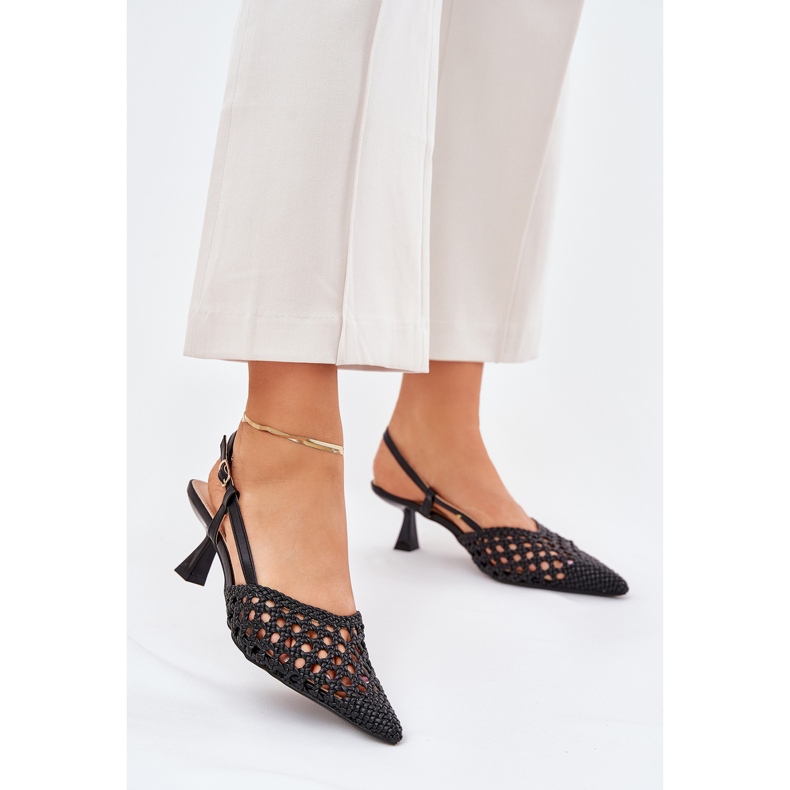 Korkokengät terävällä nenällä ja mustalla kantapäällä 2