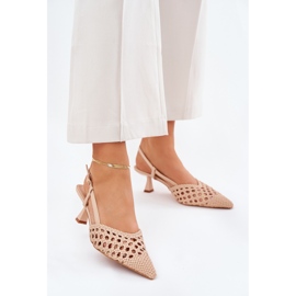 Hinques terävällä varpalla ja beigeedillä 2