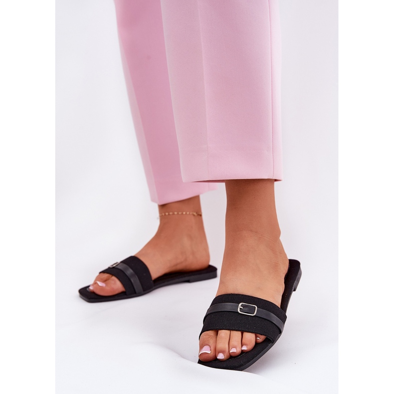 Litteät naisten flopsit vyöllä ja solki mustalla 2