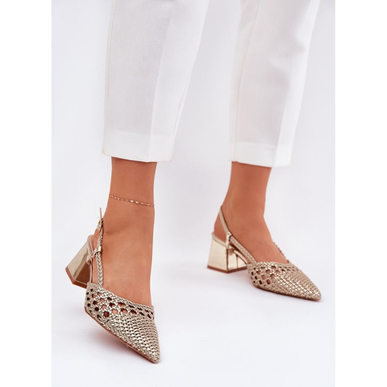 Balleriinit litteällä punoksella kultainen 2