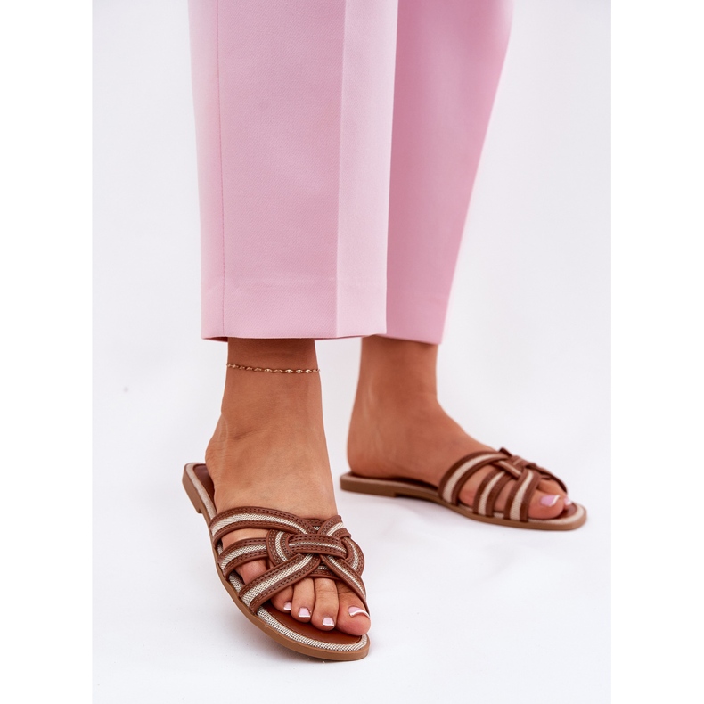 Litteät naisten flip flops toisiinsa kietoutuvilla ruskeilla raidoilla ruskea 2