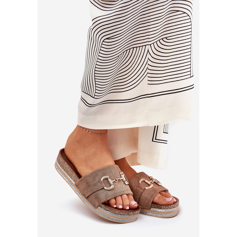 Naisten flip flops lavalla kultaisella koristeella ja khaki glitterillä beige 1