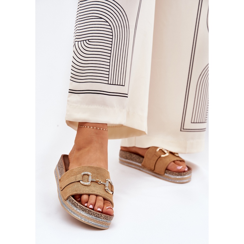 Naisten flip flops lavalla kultaisella koristeella ja kamelin kimalteella ruskea 2
