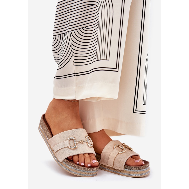 Naisten flip flops lavalla kultaisella koristeella ja beige -kimalteella 1