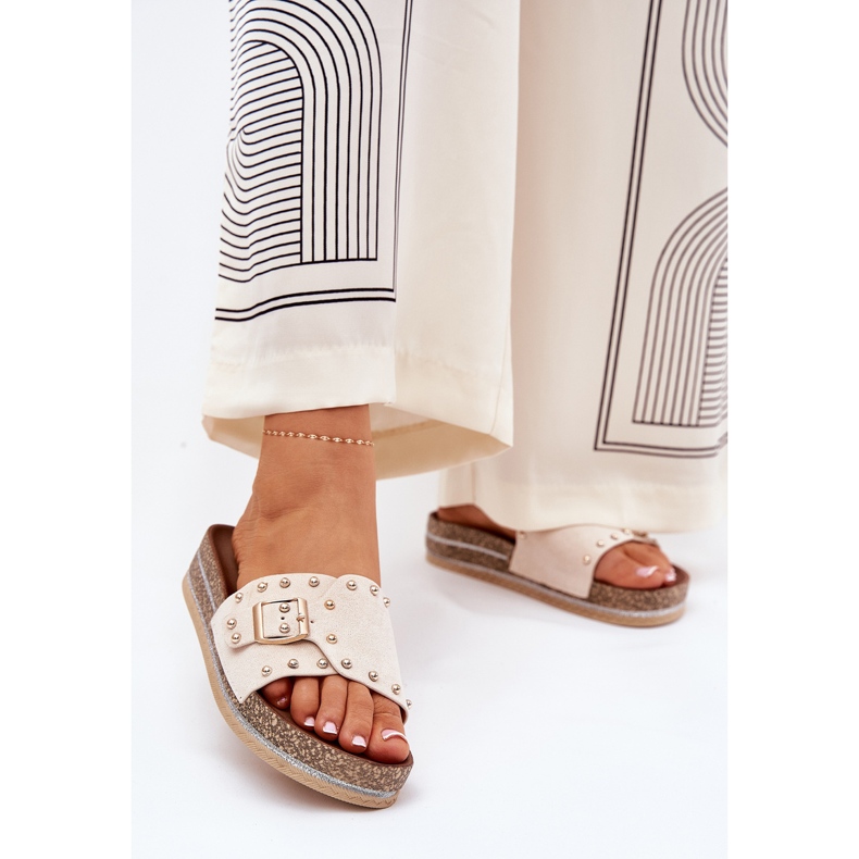 Naisten flip flops lavalla solki ja nastat beige 2