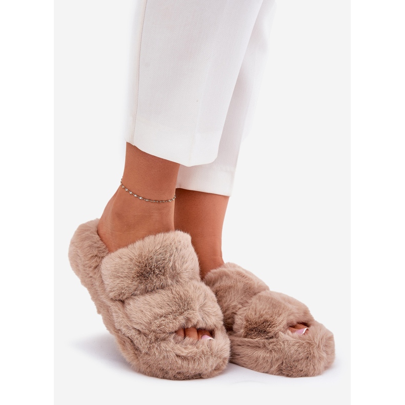 Naisten turkista tossut khaki -alustalla beige 1