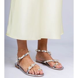 Hopea naisten sandaalit koristeltu helmillä 1
