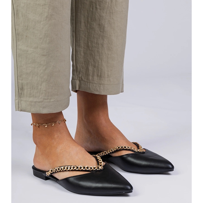 Musta tyylikäs flip -ketjulla koristeltu 2