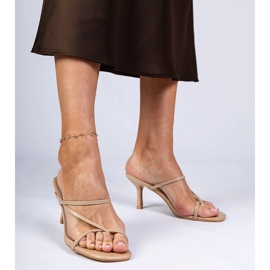 Beige tyylikäs flip flops korkealla kantapäällä 1