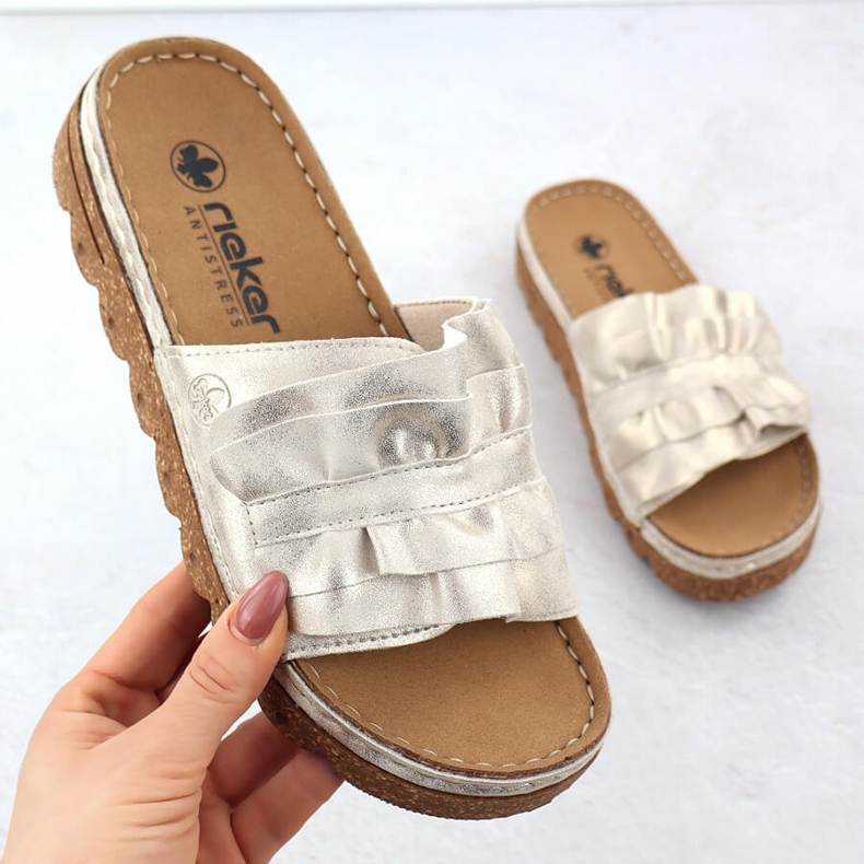 Naisten flip flops lavalla Golden Rieker V8763-60 kultainen 1