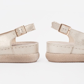 Goodin Kultaiset sandaalit, joissa nahkainen sisäpohja kultainen 1