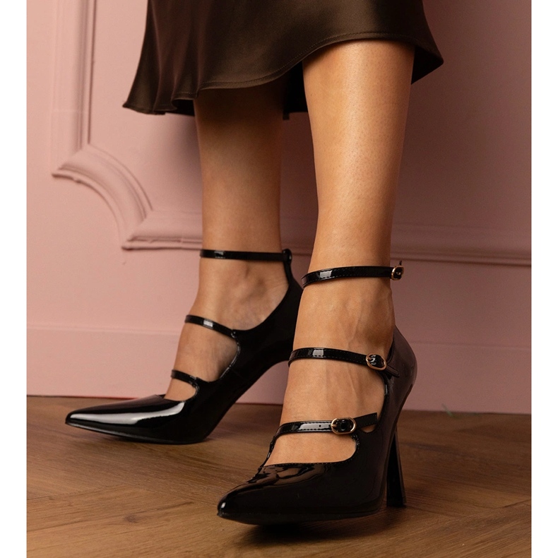 Mustat pumput lakataan nastalla soljella 1