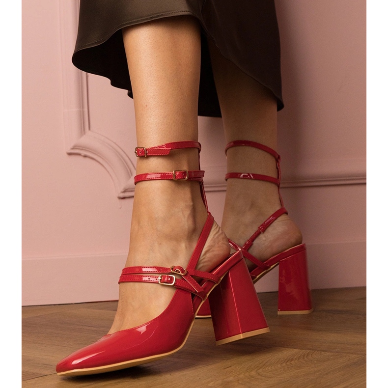 Punaiset pumput lakataan postitse punainen 1