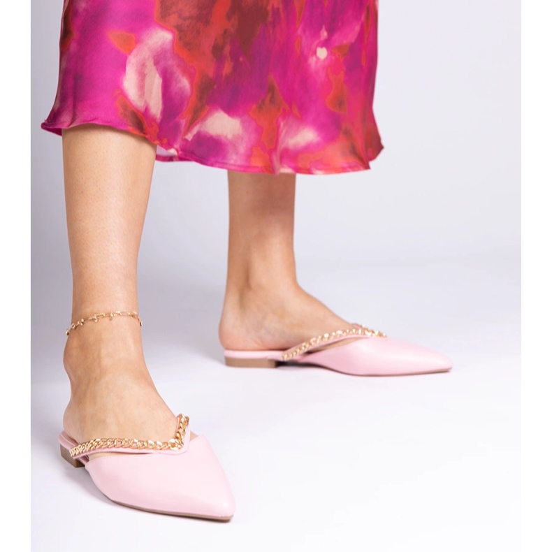 Vaaleanpunainen tyylikäs flip -ketjulla koristeltu 1