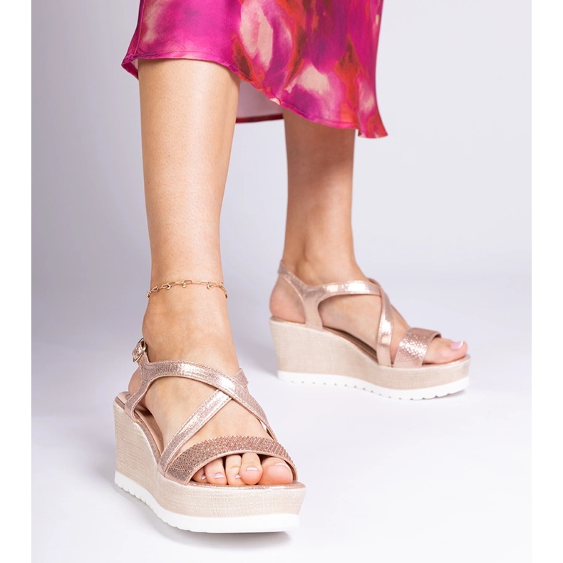 Samppanjakiilan sandaalit zirkonilla kultainen 1