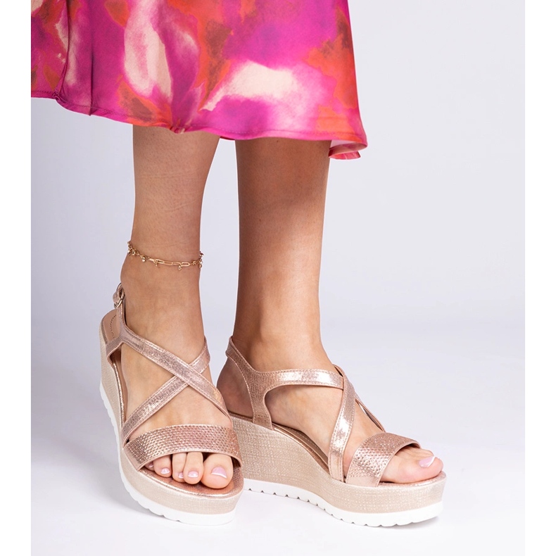 Samppanjakiilan sandaalit zirkonilla kultainen 2