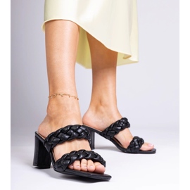 Mustan korkokengät 1