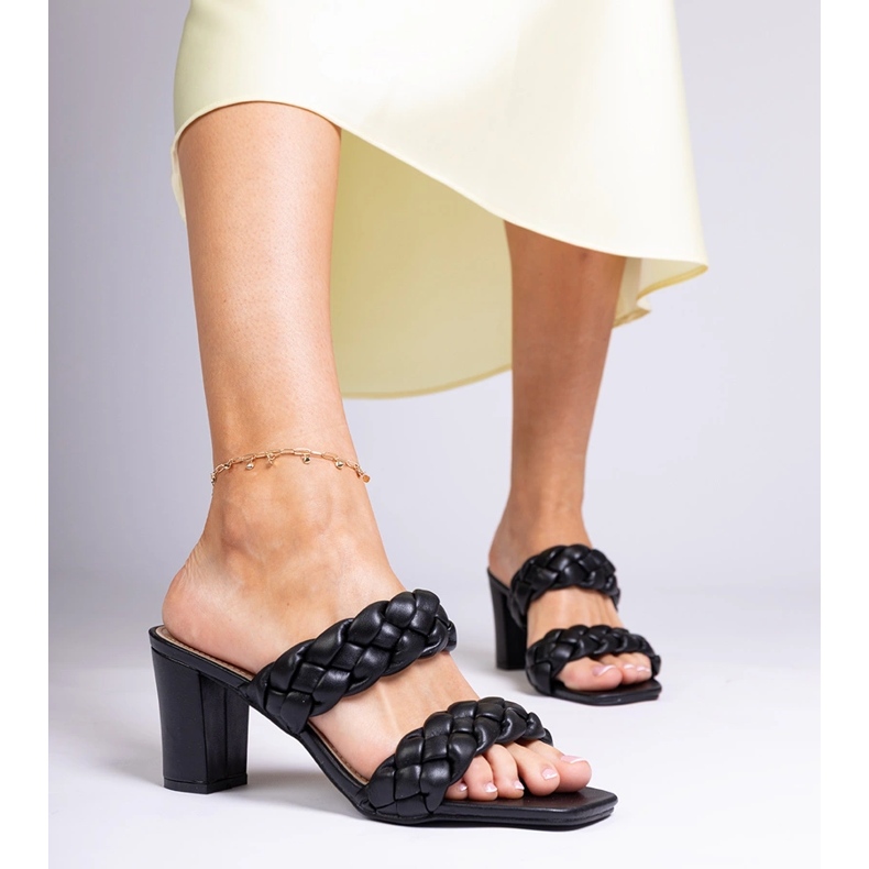 Mustan korkokengät 2