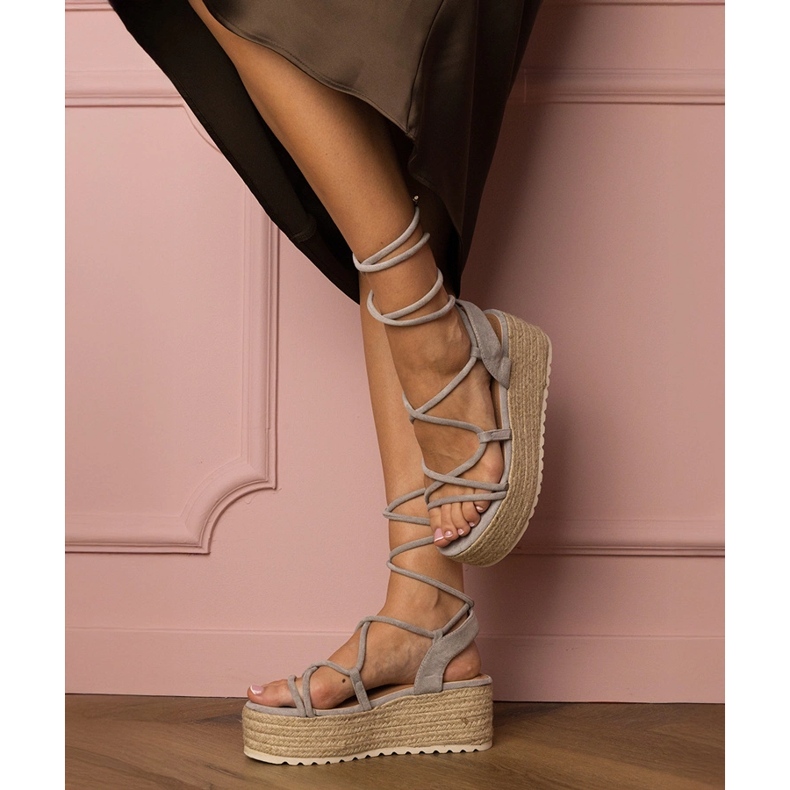 Harmaat espadrilles -sandaalit korkealla alustalla 2