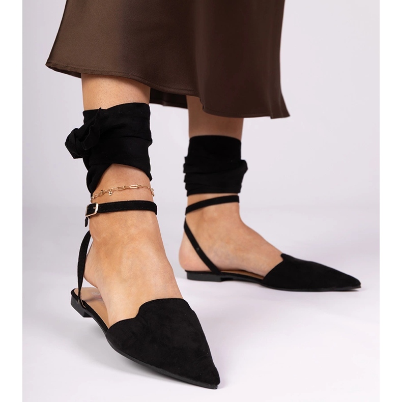 Mustan litteän korkokengät 1