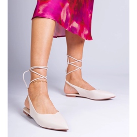 Beige litteät korkokengät, jotka on valmistettu ekologisesta 2