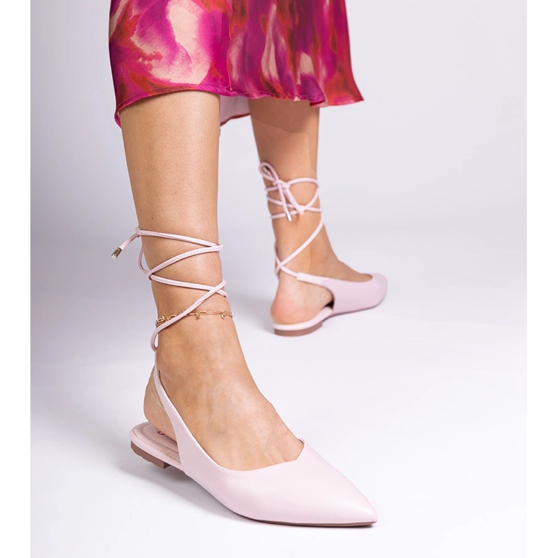 Vaaleanpunaiset litteät korot, jotka on valmistettu ekologisesta vaaleanpunainen 1