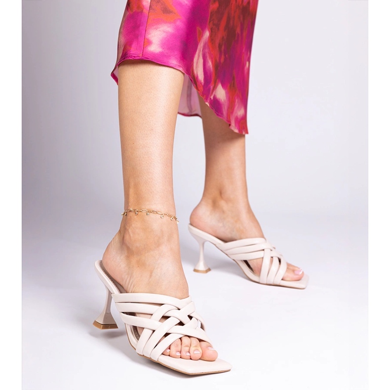 Bourgetin beige-tyylikkäät korkokengät 1