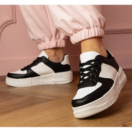 Mustat urheilut lenkkarit Platfotmissa 1