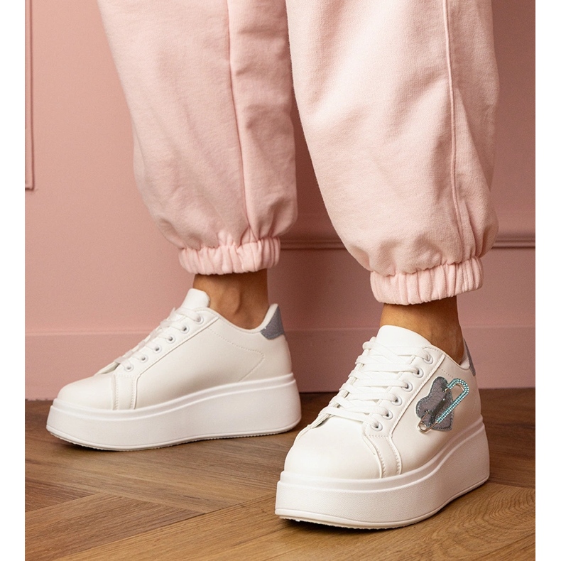 Valkoiset lenkkarit, joissa on sininen sydän ja zirkonipit valkoinen 1