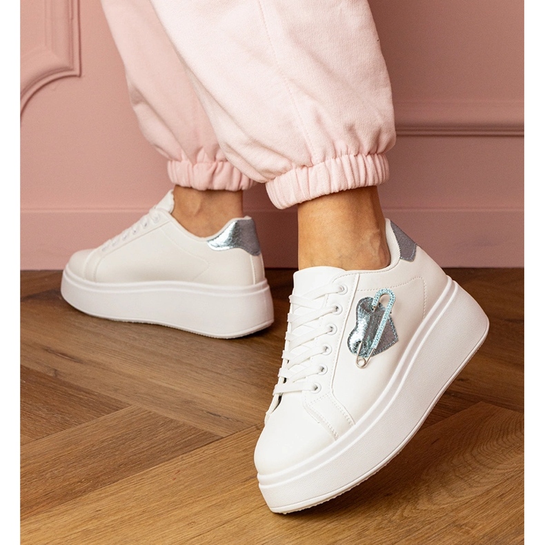 Valkoiset lenkkarit, joissa on sininen sydän ja zirkonipit valkoinen 2