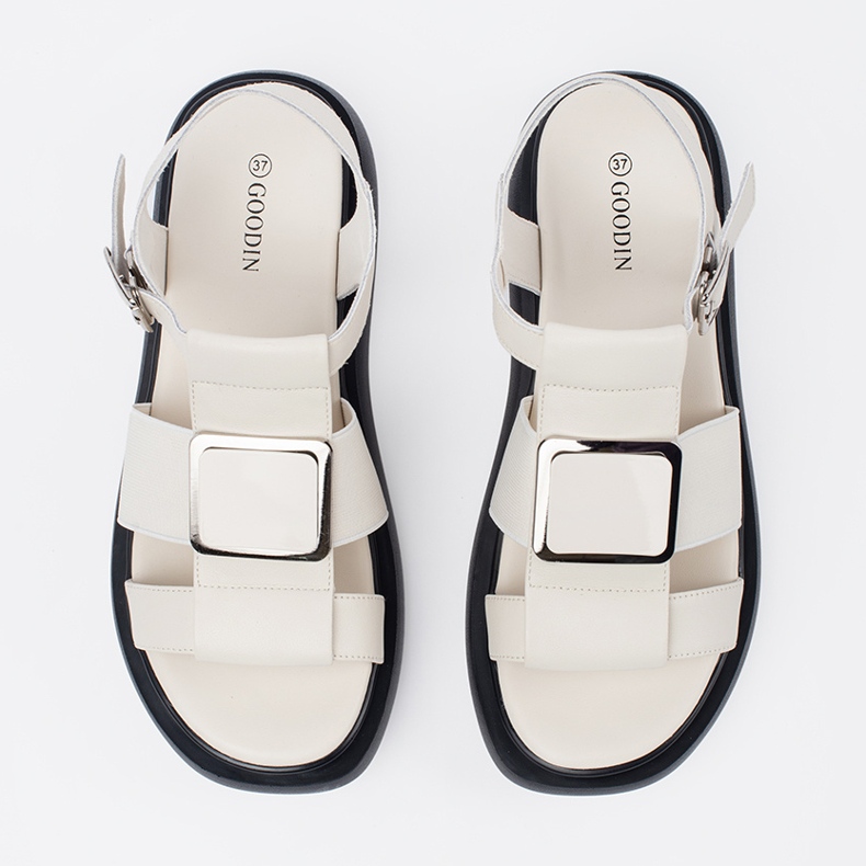 Goodin Kevyt -beige nahka tyylikkät sandaalit laiturilla 1