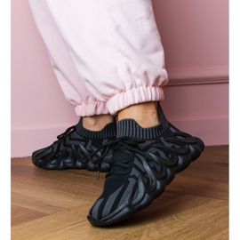 Mustat urheilut lenkkarit massiivisella pohjalla 2