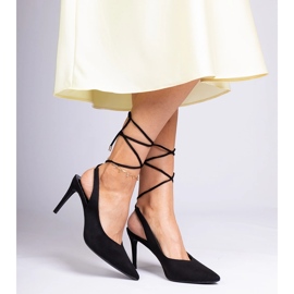 Mustat korkokengät avokorolla 1