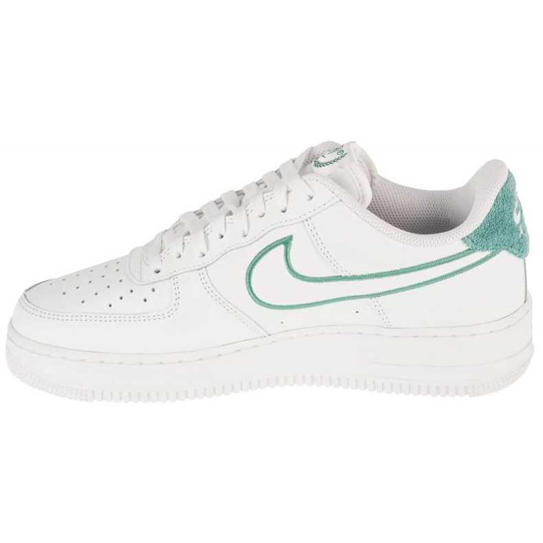 Nike Air Force 1 07 LV8 FN8349-100 kengät valkoinen 1