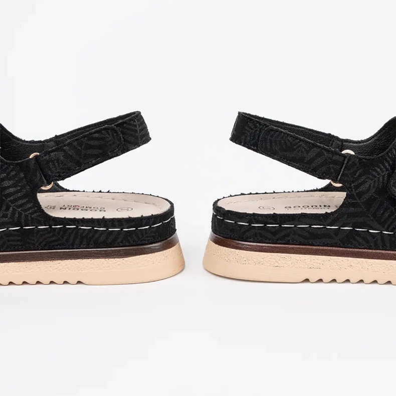 Goodin Mustat sandaalit, joissa on kultaiset elementit 2