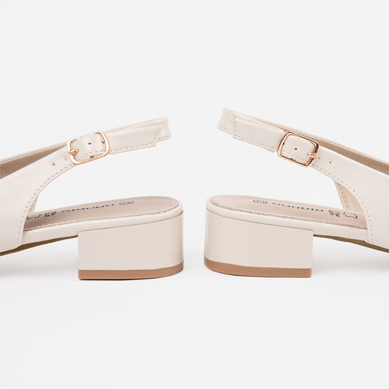 Kevyet tyylikkäät matalalla neitolla goodin -sandaalit beige 1